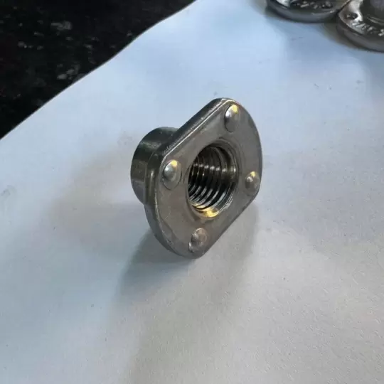 Đai ốc Hàn chữ T