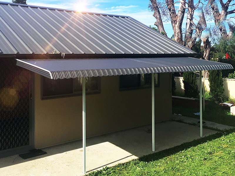  Thi công cổng cửa, hàng rào và mái hiên